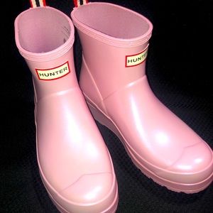 Hunter short pink pearlized rain boots size 8 never worn, like new!